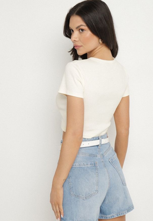 Born2be - Beżowy Bawełniany Prążkowany T-shirt Nelzedi. Okazja: na co dzień. Kolor: beżowy. Materiał: prążkowany, bawełna. Styl: elegancki, casual