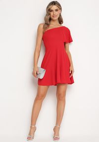 Born2be - Czerwona Asymetryczna Sukienka na Jedno Ramię z Falbanką Ellasue. Okazja: na co dzień, na imprezę. Kolor: czerwony. Typ sukienki: asymetryczne. Styl: casual, elegancki #7