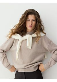 Reserved - Sweter z wełny merino - beżowy. Kolor: beżowy. Materiał: wełna #1