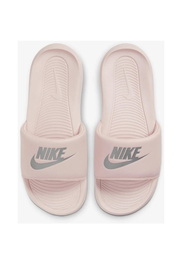 Czapka Nike Victori One Slide, Kobiety. Kolor: różowy. Materiał: skóra ekologiczna, materiał