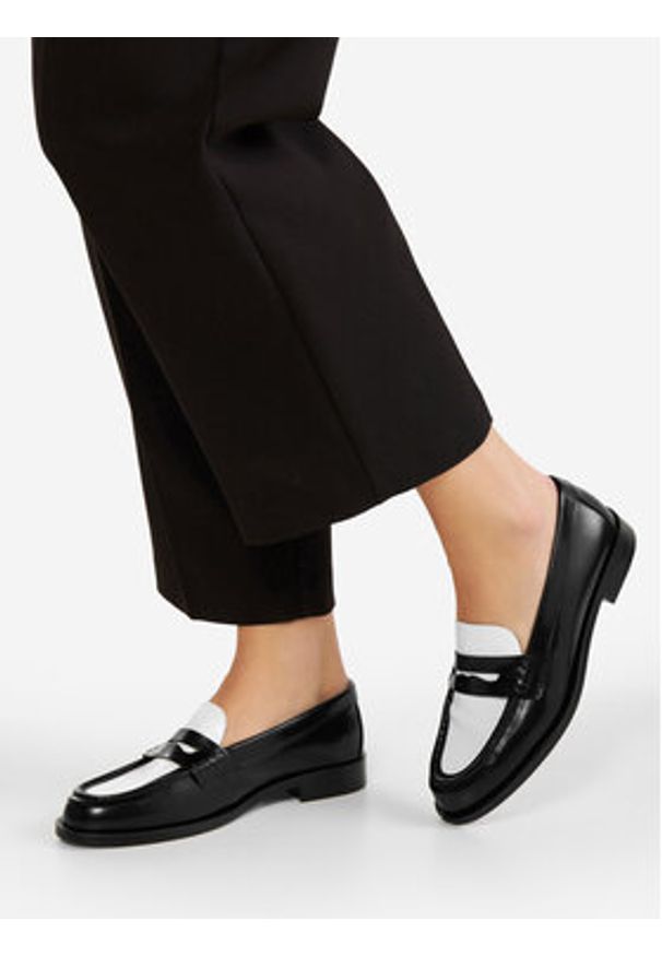 Gino Rossi Mokasyny ANNE Czarny. Kolor: czarny. Materiał: skóra