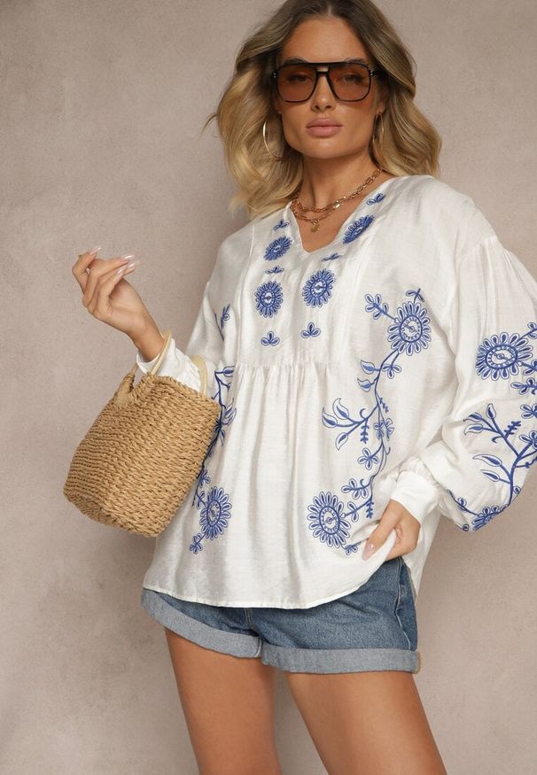 Renee - Biała Bluzka z Wiskozą i Haftowanym Wzorem Novalisse. Okazja: na co dzień. Kolor: biały. Materiał: wiskoza. Wzór: haft. Styl: casual, elegancki
