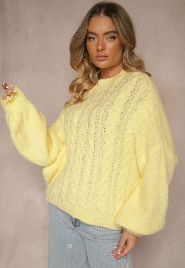 Renee - Żółty Sweter z Wełną o Eleganckim Warkoczowym Splotem Makkaria. Okazja: na spacer, na co dzień. Kolor: żółty. Materiał: wełna. Długość rękawa: długi rękaw. Długość: długie. Wzór: ze splotem. Sezon: jesień. Styl: elegancki