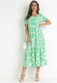 Born2be - Jasnozielona Sukienka z Kopertowym Dekoltem w Kwiaty z Wiskozy Hedina. Kolor: zielony. Materiał: wiskoza. Wzór: kwiaty. Sezon: lato. Typ sukienki: kopertowe #4