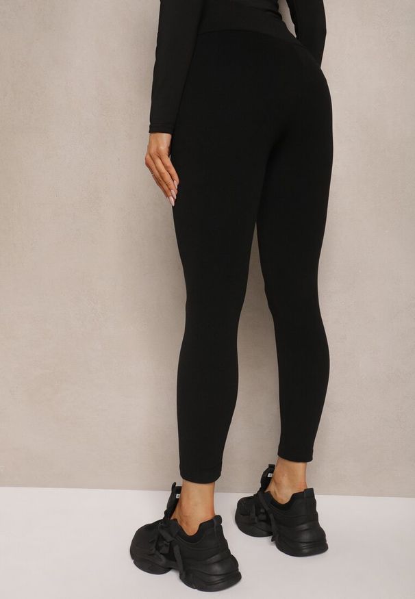 Renee - Czarne Legginsy High Waist z Metaliczną Ozdobą Batila. Stan: podwyższony. Kolor: czarny. Wzór: aplikacja. Styl: elegancki
