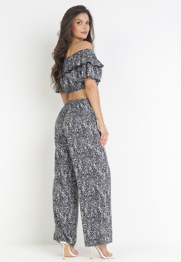 Born2be - Czarny 2-częściowy Komplet z Topem Hiszpanka i Szerokimi Spodniami Naver. Kolor: czarny. Wzór: kolorowy