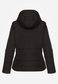 Renee - Czarna Pikowana Kurtka Przejściowa z Kapturem z Możliwością Odpięcia Olantta. Okazja: na co dzień. Typ kołnierza: kaptur. Kolor: czarny. Materiał: poliester, jeans. Długość: krótkie. Styl: casual, elegancki #5