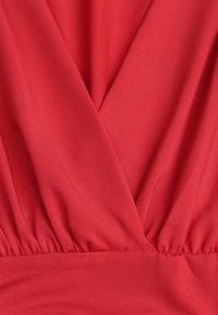 Renee - Czerwona Sukienka Kopertowa Taliowana Hosidius. Okazja: na co dzień, na imprezę. Kolor: czerwony. Materiał: wiskoza. Typ sukienki: kopertowe. Styl: casual, elegancki. Długość: midi #2