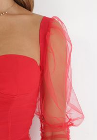 Born2be - Czerwona Sukienka Dopasowana z Marszczeniem i Bufiastymi Rękawami Farnia. Kolor: czerwony #3