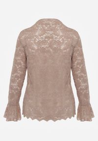 Renee - Brązowa Bluzka z Koronki Ozdobiona Rozkloszowanymi Rękawami i Falbanką na Dole Sanovia. Okazja: na co dzień. Kolor: brązowy. Materiał: koronka. Wzór: aplikacja, koronka. Styl: casual, elegancki #5