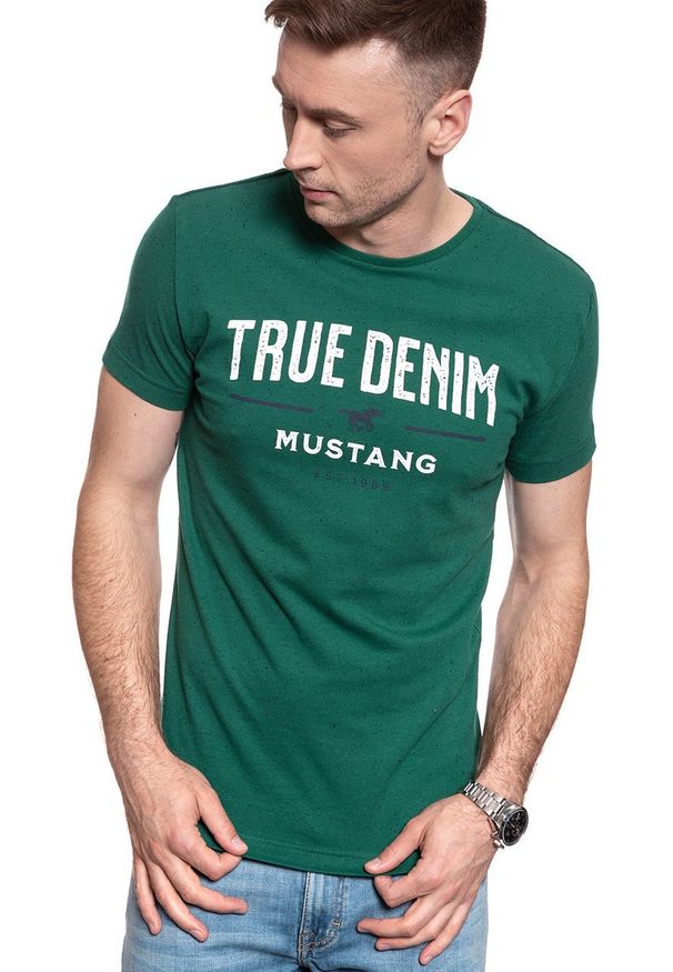 Mustang - MUSTANG T SHIRT Aaron C Print 1009047 6440. Wzór: nadruk