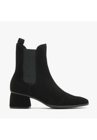 Ryłko - Czarne botki na niskim obcasie VALIA. Nosek buta: okrągły. Kolor: czarny. Materiał: welur. Szerokość cholewki: normalna. Obcas: na obcasie. Styl: street. Wysokość obcasa: niski #1