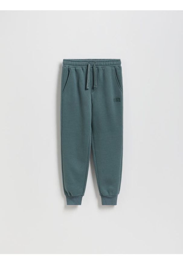 Reserved - Bawełniane joggery z meszkiem - zielony. Kolor: zielony. Materiał: bawełna