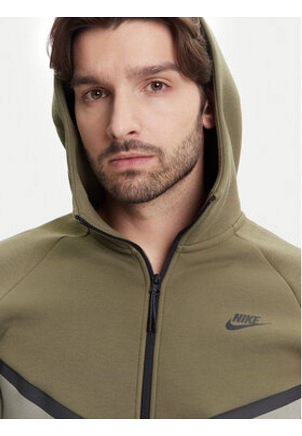 Nike Bluza Windrunner HV0949 Khaki Regular Fit. Kolor: brązowy. Materiał: bawełna, syntetyk