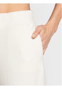 DKNY Spodnie dresowe P2MF7OKO Biały Regular Fit. Kolor: biały. Materiał: dresówka, syntetyk #2