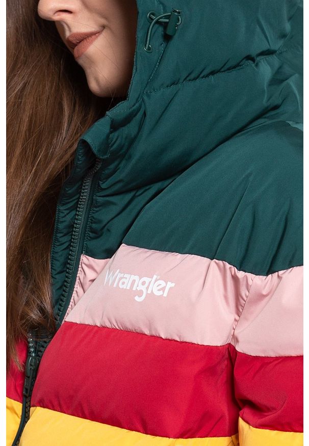 Wrangler - DAMSKA KURTKA ZIMOWA WRANGLER RAINBOW PUFFER CLOUD BLUE W4Q0WBB03 112129190. Wzór: kolorowy. Sezon: zima