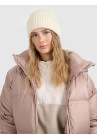 4f - 4F Czapka zimowa damska - beżowa M. Kolor: beżowy. Sezon: zima. Styl: klasyczny, casual, sportowy #1