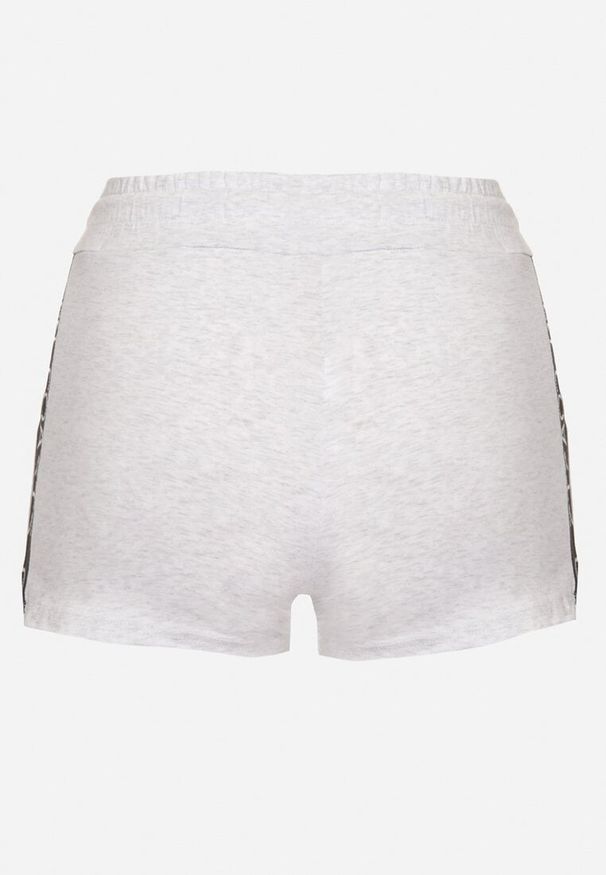 Born2be - Jasnoszare Bawełniane Szorty Dresowe z Ozdobnym Napisem Liricea. Okazja: na co dzień. Kolor: szary. Materiał: bawełna, dresówka. Wzór: napisy. Sezon: lato. Styl: casual