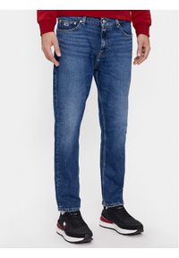 Tommy Jeans Jeansy DM0DM18174 Granatowy Tapered Fit. Kolor: niebieski