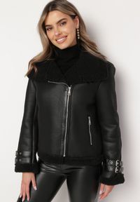 Born2be - Czarna Kurtka Biker Ozdobiona Wstawkami z Futerka i Paskami Nonnie. Kolor: czarny. Materiał: futro. Wzór: aplikacja. Sezon: zima #7