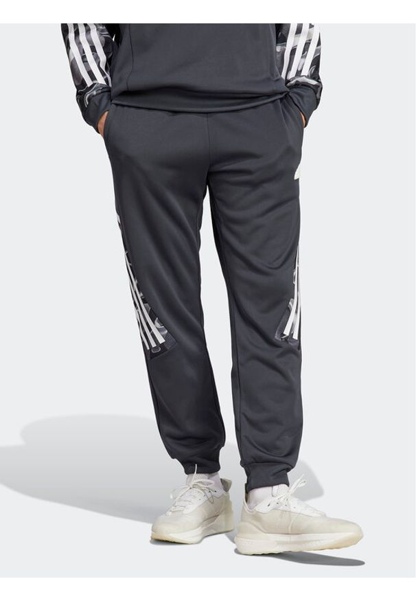 Adidas - adidas Spodnie dresowe Future Icons Allover Print IB6127 Szary Regular Fit. Kolor: szary. Materiał: syntetyk. Wzór: nadruk