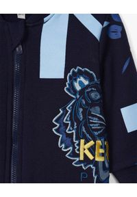 Kenzo kids - KENZO KIDS - Granatowa bluza typu bomber z grafiką 0-4 lat. Kolor: niebieski. Materiał: bawełna. Długość rękawa: długi rękaw. Długość: długie. Wzór: aplikacja. Sezon: lato #2