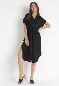 Born2be - Czarna Koszulowa Sukienka Midi z Wiskozy na Guziki z Troczkiem i Wycięciami Alicana. Typ kołnierza: kołnierzyk klasyczny. Kolor: czarny. Materiał: wiskoza. Typ sukienki: koszulowe. Styl: klasyczny. Długość: midi #1