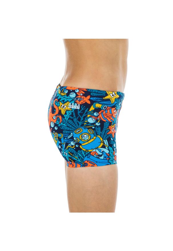 Decathlon - Bokserki pływackie dla dzieci Nabaiji 500 Fitib All Marin. Kolor: żółty, pomarańczowy, czerwony, wielokolorowy. Materiał: poliester, materiał