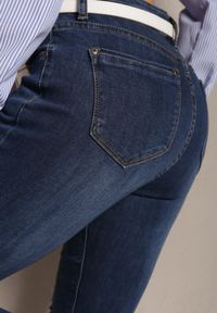 Renee - Granatowe Jeansy o Fasonie Skinny Ozdobione Przedarciami Erisea. Kolor: niebieski. Wzór: aplikacja #2