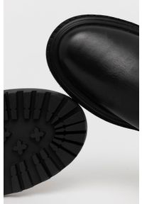 Tory Burch Kozaki skórzane damskie kolor czarny na płaskim obcasie. Nosek buta: okrągły. Kolor: czarny. Materiał: skóra. Szerokość cholewki: normalna. Obcas: na obcasie. Wysokość obcasa: niski #4
