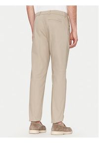 Calvin Klein Chinosy K10K114104 Beżowy Tapered Fit. Kolor: beżowy. Materiał: bawełna #4