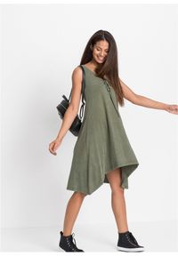 bonprix - Sukienka z dżerseju ze sznurowaniem. Typ kołnierza: dekolt w serek. Kolor: zielony. Materiał: jersey. Styl: elegancki #1