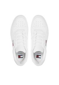 Tommy Jeans Sneakersy Tjm Retro Basket Ess EM0EM01395 Biały. Kolor: biały. Materiał: skóra