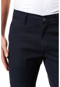 Wrangler - WRANGLER SPODNIE MĘSKIE CHINO NAVY WASHED W16LHE49I. Materiał: materiał