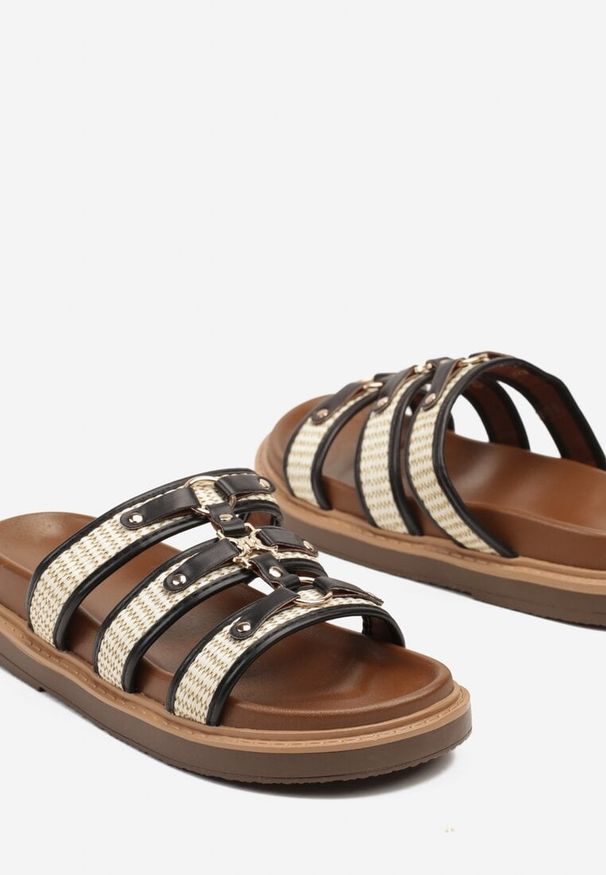 Renee - Czarne Plecione Klapki w Stylu Gladiatorek Morillia. Okazja: na co dzień. Nosek buta: otwarty. Kolor: czarny. Wzór: paski. Materiał: jeans. Sezon: lato. Obcas: na obcasie. Styl: elegancki, casual. Wysokość obcasa: średni