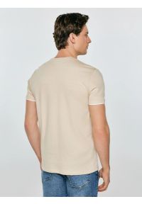 Big-Star - Koszulka męska w drobne paski beżowa Fredriser 801. Okazja: na co dzień. Kolor: beżowy. Materiał: dzianina, jeans, materiał. Wzór: paski. Sezon: lato. Styl: casual #2