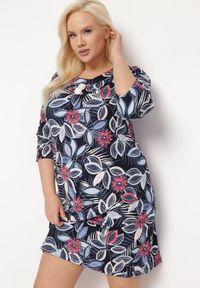 Born2be - Granatowa Sukienka Trapezowa z Okrągłym Dekoltem i Kwiatowym Wzorem Aseliasa. Kolekcja: plus size. Kolor: niebieski. Wzór: kwiaty. Typ sukienki: trapezowe