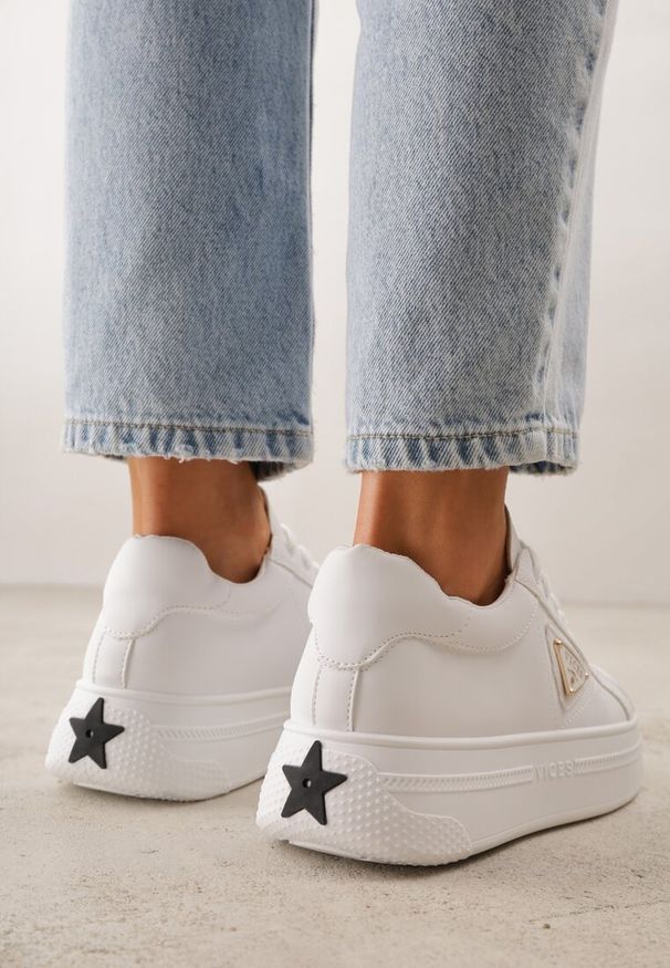 Renee - Białe Chunky Sneakersy VICES na Platformie z Ozdobą w Kształcie Gwiazdki Anatale. Okazja: na co dzień. Kolor: biały. Wzór: aplikacja. Obcas: na platformie