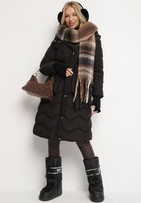 Born2be - Czarna Kurtka Pikowana z Paskiem Jalogi. Okazja: na co dzień. Typ kołnierza: komin. Kolor: czarny. Materiał: wełna, materiał. Długość rękawa: długi rękaw. Długość: długie. Sezon: zima. Styl: casual #7