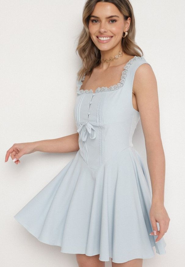 Born2be - Niebieska Rozkloszowana Sukienka Vices w Rustykalnym Stylu z Wiązaniem Gorsetowym Foliora. Okazja: na co dzień. Typ kołnierza: dekolt gorset. Kolor: niebieski. Długość rękawa: na ramiączkach. Typ sukienki: gorsetowe. Styl: klasyczny, casual, elegancki