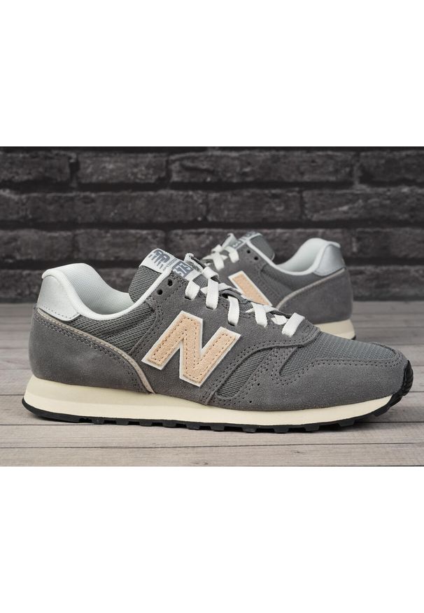 Buty damskie sportowe do chodzenia New Balance. Kolor: szary, biały, wielokolorowy. Sport: turystyka piesza