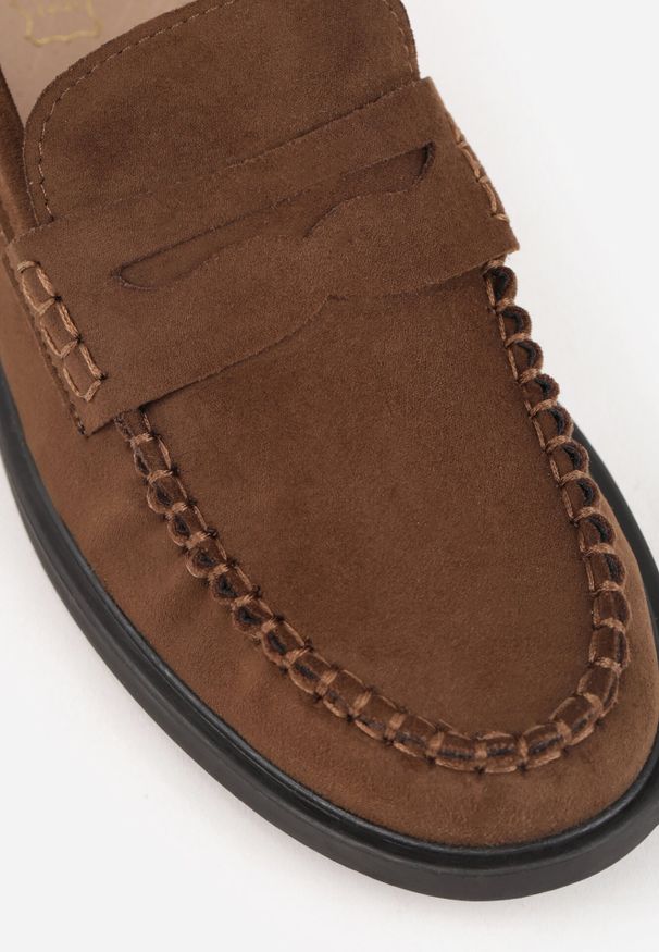 Born2be - Ciemnobrązowe Mokasyny VICES ze Skórzaną Wkładką Ozdobione Przeszyciami Nicogeus. Okazja: na co dzień. Kolor: brązowy. Materiał: skóra. Wzór: aplikacja. Styl: casual, elegancki, klasyczny