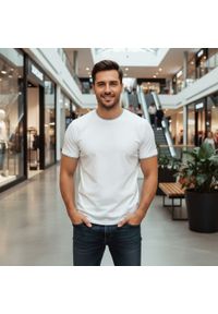 Jednokolorowa Koszulka z Lamówką - Pako Jeans - Biała. Okazja: na co dzień. Kolor: biały. Materiał: bawełna. Styl: casual #5