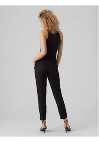 Vero Moda Spodnie materiałowe Jesmilo 10279691 Czarny Regular Fit. Kolor: czarny. Materiał: len, wiskoza