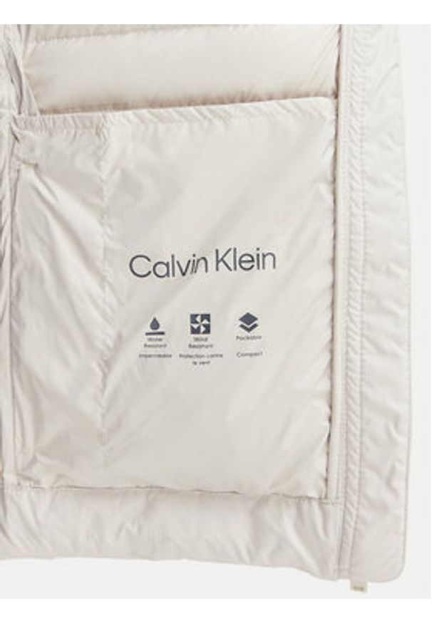 Calvin Klein Kurtka puchowa LV044G502G Beżowy jasny Regular Fit. Kolor: beżowy. Materiał: syntetyk