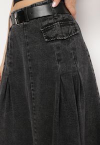 Born2be - Czarna Jeansowa Spódnica o Rozkloszowanym Fasonie z Paskiem Firlana. Kolor: czarny. Materiał: jeans #5
