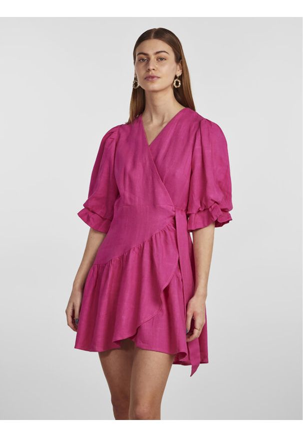 YAS Sukienka 26029985 Fioletowy Regular Fit. Kolor: fioletowy. Materiał: len, wiskoza