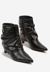 Born2be - Czarne Marszczone Botki na Obcasie Typu Kaczuszka z Wywiniętą Cholewką Vilsara. Okazja: na co dzień. Kolor: czarny. Materiał: jeans. Szerokość cholewki: normalna. Sezon: jesień. Obcas: na obcasie. Styl: casual. Wysokość obcasa: średni