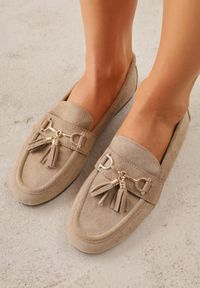 Born2be - Beżowe Mokasyny VICES z Modnymi Chwostami z Imitacji Zamszu z Wkładką z Naturalnej Skóry Calirea. Okazja: na co dzień, do pracy. Kolor: beżowy. Materiał: skóra, zamsz. Wzór: aplikacja. Styl: casual, klasyczny, elegancki #1