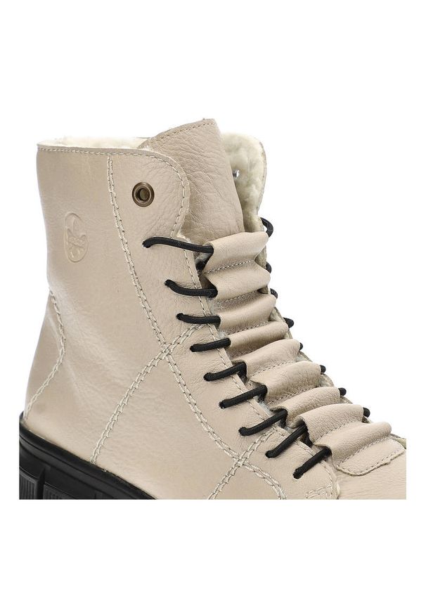 Beżowe Botki Rieker Ocieplane Buty Damskie. Okazja: na spacer. Kolor: beżowy. Materiał: puch, syntetyk, skóra ekologiczna, futro. Szerokość cholewki: normalna. Sezon: zima. Obcas: na obcasie. Wysokość obcasa: średni